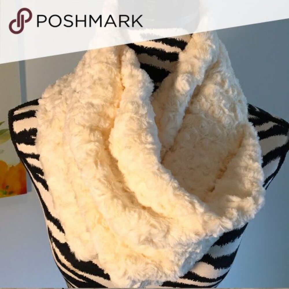 Altar'd State faux fur infinity scarf NWT